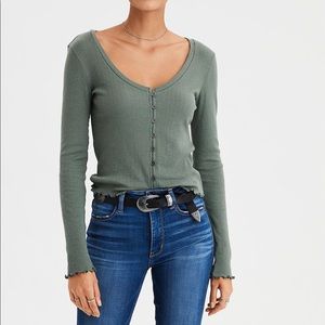AMERICAN EAGLE green button up top. Size S.